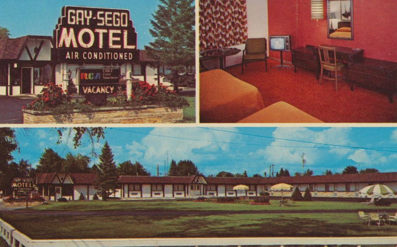 Gay-Sego Motel (Royal Crest Motel) - Vintage Postcard